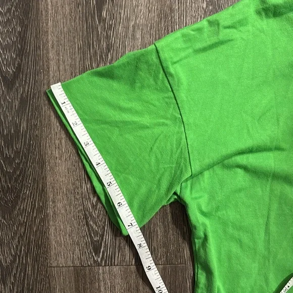 M&M's Green Character Graphic Crop Top – Size Large - Picture 10 of 10